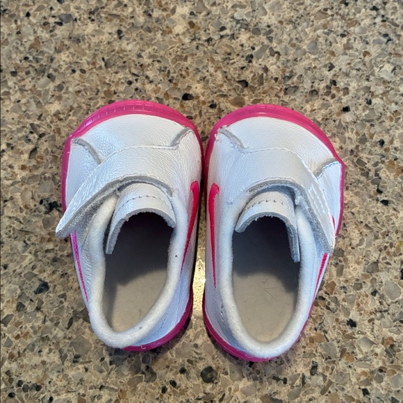 1C Nike Leather Crib Shoes with Velcro strap - Picture 5 of 7